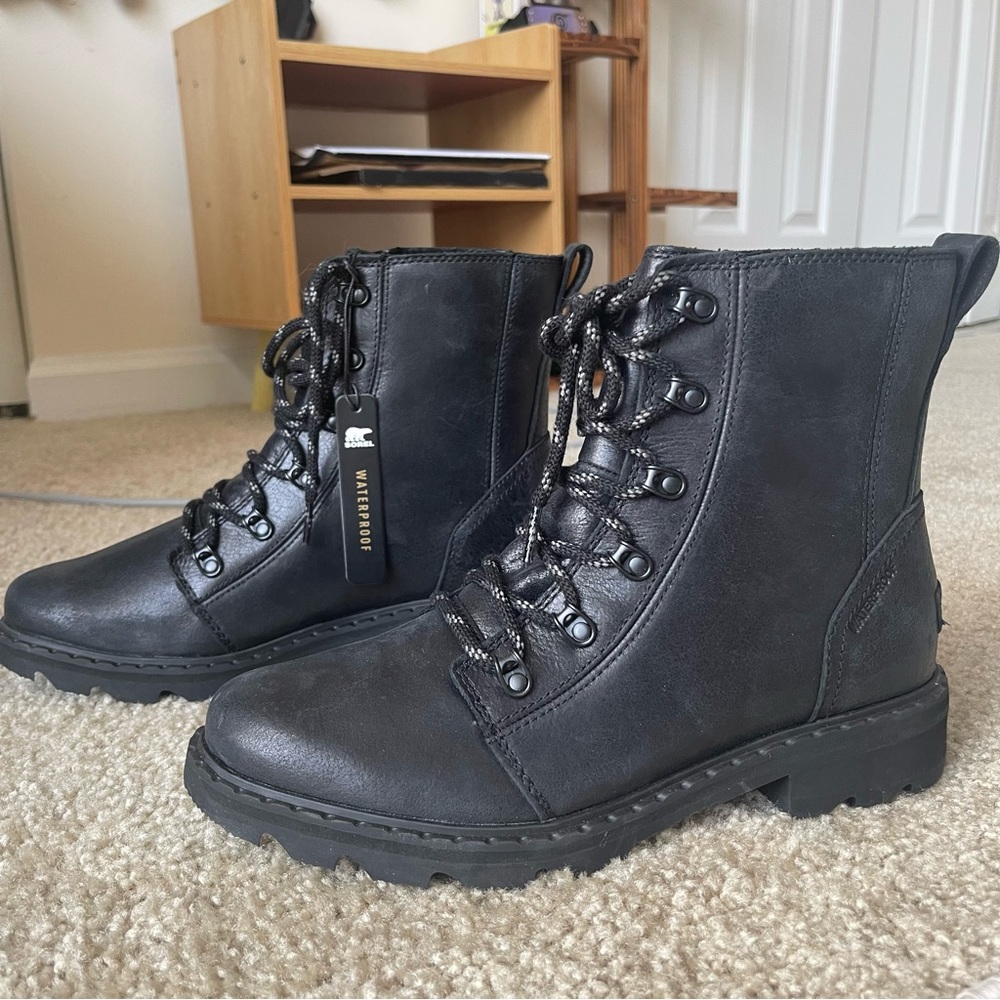 Sorel Women’s Lennox lace up boots 9.5